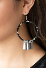 Load image into Gallery viewer, Garden Chimes Paparazzi Earring - Black