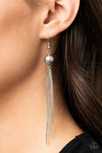 Load image into Gallery viewer, SLEEK-ing Revenge Paparazzi Earring - Silver
