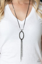 Load image into Gallery viewer, Head OVAL Heels Paparazzi Necklace - Black Gunmetal
