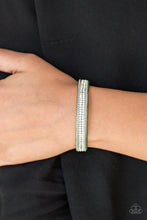 Load image into Gallery viewer, Babe Bling Paparazzi Urban Suede Snap Bracelet - Green
