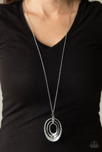 Load image into Gallery viewer, Dizzying Decor Paparazzi Necklace - Silver
