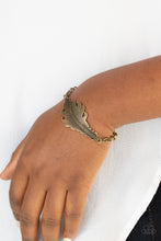 Load image into Gallery viewer, Rustic Roost Paparazzi Feather Bracelet  - Brass
