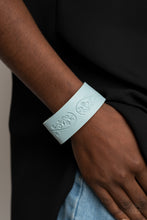 Load image into Gallery viewer, Butterfly Canopy Paparazzi Leather Urban Snap Bracelet - Blue
