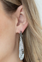 Load image into Gallery viewer, Pursuing The Plumes Paparazzi Post Earring - Black - Gunmetal

